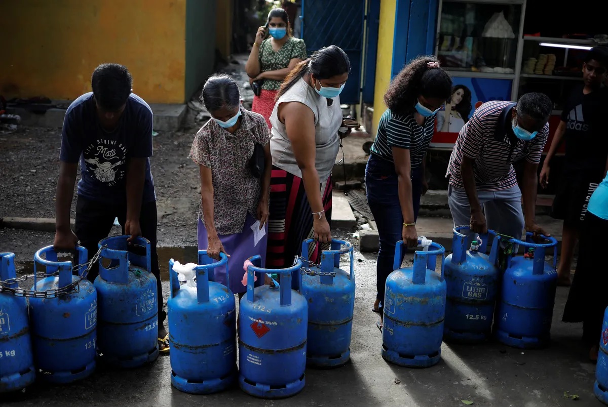 Sri Lankans queue for gas and cooking oil.