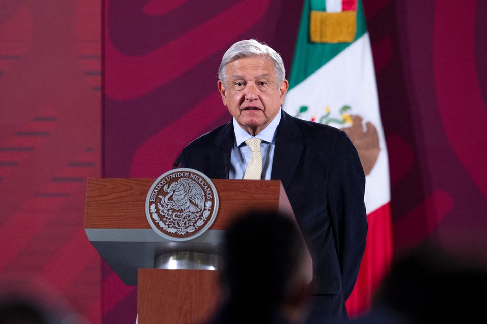 Mexican President Obrador giving a speech. He plans to present a plan to end Ukraine.